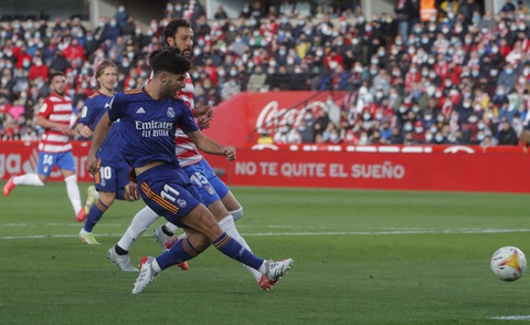 Real Madrid giành lại ngôi đầu bảng, bỏ xa Barca 10 điểm - Ảnh 2. Real Madrid giành lại ngôi đầu bảng, bỏ xa Barca 10 điểm - Ảnh 2.