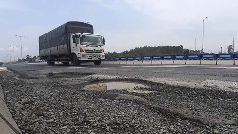 36 bị cáo hầu tòa trong vụ cao tốc Đà Nẵng - Quảng Ngãi - Ảnh 2. 36 bị cáo hầu tòa trong vụ cao tốc Đà Nẵng - Quảng Ngãi - Ảnh 2.