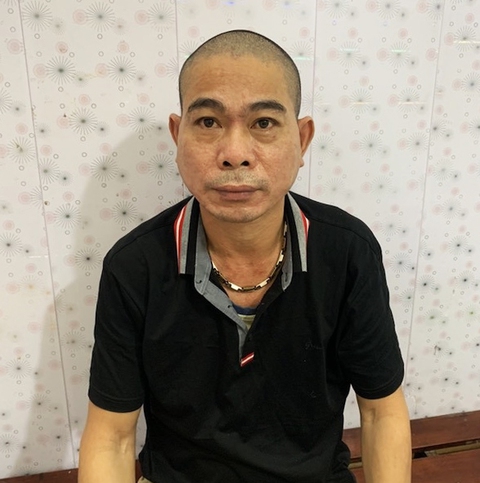 Bắt gã côn đồ cưỡng ép tiểu thương nộp tiền phí vệ sinh - Ảnh 1. Bắt gã côn đồ cưỡng ép tiểu thương nộp tiền phí vệ sinh - Ảnh 1.