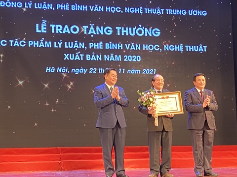 Nhà thơ Hữu Thỉnh được tặng thưởng mức A của Ban Bí thư Trung ương Đảng - Ảnh 1. Nhà thơ Hữu Thỉnh được tặng thưởng mức A của Ban Bí thư Trung ương Đảng - Ảnh 1.