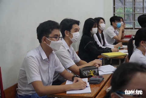 Học sinh lớp 12 Đà Nẵng trở lại trường: ‘Mừng lắm nhưng không chủ quan’ - Ảnh 2. Học sinh lớp 12 Đà Nẵng trở lại trường: ‘Mừng lắm nhưng không chủ quan’ - Ảnh 2.