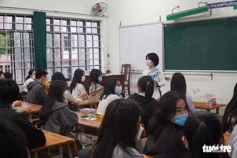 Học sinh lớp 12 Đà Nẵng trở lại trường: ‘Mừng lắm nhưng không chủ quan’ - Ảnh 1. Học sinh lớp 12 Đà Nẵng trở lại trường: ‘Mừng lắm nhưng không chủ quan’ - Ảnh 1.