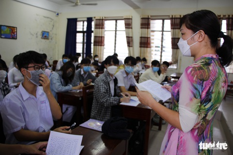 Học sinh lớp 12 Đà Nẵng trở lại trường: ‘Mừng lắm nhưng không chủ quan’ - Ảnh 3. Học sinh lớp 12 Đà Nẵng trở lại trường: ‘Mừng lắm nhưng không chủ quan’ - Ảnh 3.