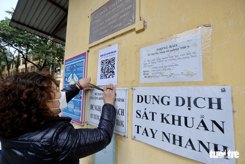 Học sinh lớp 9 ở 17 huyện, thị xã của Hà Nội đi học lại: ‘Vui quá em đi sớm 1 tiếng’ - Ảnh 3. Học sinh lớp 9 ở 17 huyện, thị xã của Hà Nội đi học lại: ‘Vui quá em đi sớm 1 tiếng’ - Ảnh 3.