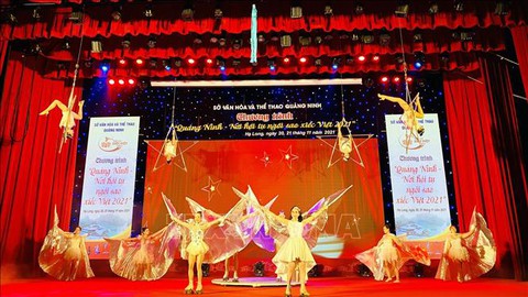 Liên hoan xiếc Việt Nam có 3 diễn viên dương tính, các khán giả thành F1 - Ảnh 1. Liên hoan xiếc Việt Nam có 3 diễn viên dương tính, các khán giả thành F1 - Ảnh 1.