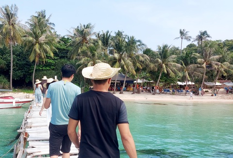 Đến Phú Quốc du lịch lúc này chúng em thích thật... - Ảnh 1. Đến Phú Quốc du lịch lúc này chúng em thích thật... - Ảnh 1.
