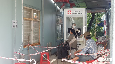 Chốt kiểm soát cầu Tân Long nối An Giang với Đồng Tháp: Đã tiêm vắc xin vẫn đòi giấy âm tính - Ảnh 1. Chốt kiểm soát cầu Tân Long nối An Giang với Đồng Tháp: Đã tiêm vắc xin vẫn đòi giấy âm tính - Ảnh 1.