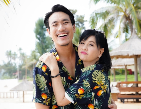 Hồ Văn Cường xuất hiện trên sân khấu, Cát Phượng bác tin qua đời - Ảnh 4. Hồ Văn Cường xuất hiện trên sân khấu, Cát Phượng bác tin qua đời - Ảnh 4.