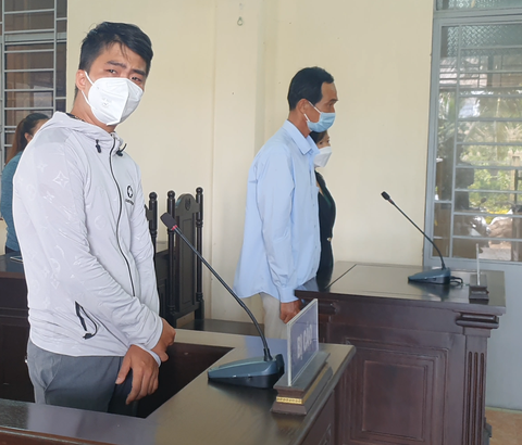 Một công nhân thủy sản bị phạt 12 tháng tù vì làm lây lan dịch bệnh - Ảnh 1. Một công nhân thủy sản bị phạt 12 tháng tù vì làm lây lan dịch bệnh - Ảnh 1.