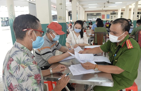 TP.HCM siết chặt kỷ luật, kỷ cương cán bộ, công chức, viên chức, người lao động để kiểm soát dịch - Ảnh 1. TP.HCM siết chặt kỷ luật, kỷ cương cán bộ, công chức, viên chức, người lao động để kiểm soát dịch - Ảnh 1.