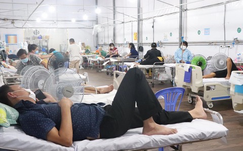 Tin sáng 17-12: TP.HCM xin chi viện khẩn 900 y bác sĩ chuyên hồi sức cấp cứu - Ảnh 1. Tin sáng 17-12: TP.HCM xin chi viện khẩn 900 y bác sĩ chuyên hồi sức cấp cứu - Ảnh 1.