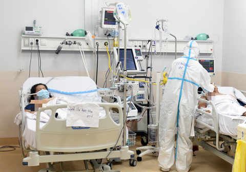 Tin sáng 25-11: Ca nhiễm và tử vong cả nước tăng, 5 công ty xin sản xuất thuốc kháng virus - Ảnh 4. Tin sáng 25-11: Ca nhiễm và tử vong cả nước tăng, 5 công ty xin sản xuất thuốc kháng virus - Ảnh 4.
