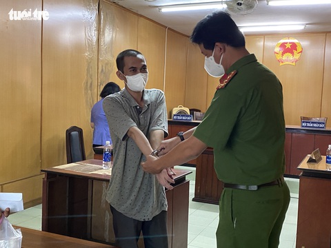 Nhận tiền chạy án rồi đi xin hội đồng xét xử kiểu không được thì thôi - Ảnh 1. Nhận tiền chạy án rồi đi xin hội đồng xét xử kiểu không được thì thôi - Ảnh 1.