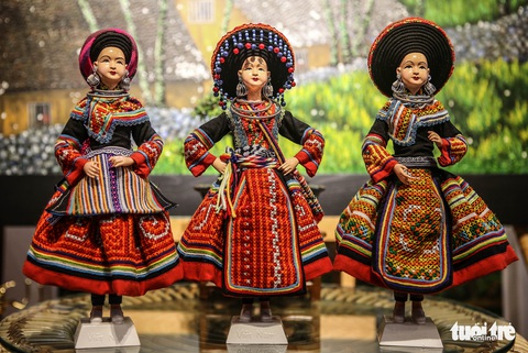 Căn phòng ngập búp bê diện trang phục dân tộc - Ảnh 5. Căn phòng ngập búp bê diện trang phục dân tộc - Ảnh 5.