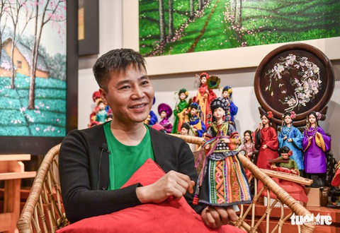 Căn phòng ngập búp bê diện trang phục dân tộc - Ảnh 2. Căn phòng ngập búp bê diện trang phục dân tộc - Ảnh 2.