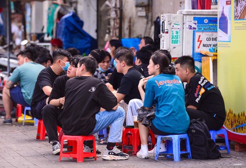 Có tâm lý không còn sợ COVID-19 - Ảnh 1. Có tâm lý không còn sợ COVID-19 - Ảnh 1.