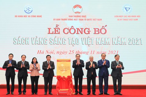 76 công trình, giải pháp sáng tạo được tôn vinh trong Sách vàng sáng tạo Việt Nam 2021 - Ảnh 2. 76 công trình, giải pháp sáng tạo được tôn vinh trong Sách vàng sáng tạo Việt Nam 2021 - Ảnh 2.