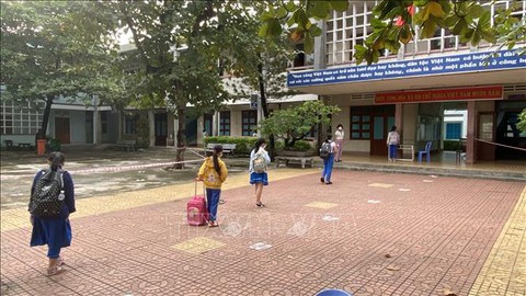 TP Quy Nhơn vận động phụ huynh cho con đến trường để đảm bảo kiến thức - Ảnh 1. TP Quy Nhơn vận động phụ huynh cho con đến trường để đảm bảo kiến thức - Ảnh 1.