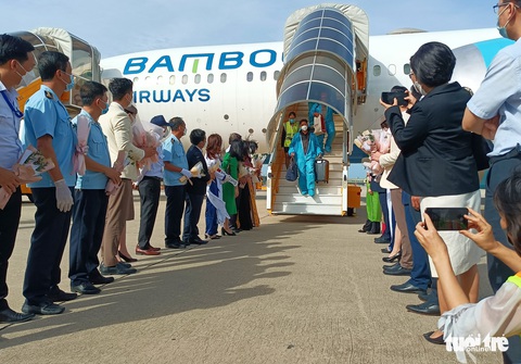 Chuyến bay đưa khách quốc tế có hộ chiếu vắc xin đầu tiên đến Khánh Hòa - Ảnh 3. Chuyến bay đưa khách quốc tế có hộ chiếu vắc xin đầu tiên đến Khánh Hòa - Ảnh 3.