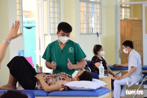 Tin COVID-19 chiều 25-11: Thêm 12.450 ca nhiễm mới, tăng nhiều ở miền Tây - Ảnh 1. Tin COVID-19 chiều 25-11: Thêm 12.450 ca nhiễm mới, tăng nhiều ở miền Tây - Ảnh 1.