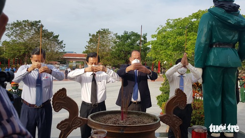 Lễ truy điệu và cải táng 54 hài cốt liệt sĩ quân tình nguyện Việt Nam hy sinh qua các thời kỳ - Ảnh 2. Lễ truy điệu và cải táng 54 hài cốt liệt sĩ quân tình nguyện Việt Nam hy sinh qua các thời kỳ - Ảnh 2.