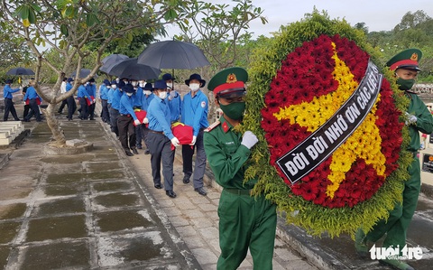 Lễ truy điệu và cải táng 54 hài cốt liệt sĩ quân tình nguyện Việt Nam hy sinh qua các thời kỳ - Ảnh 1. Lễ truy điệu và cải táng 54 hài cốt liệt sĩ quân tình nguyện Việt Nam hy sinh qua các thời kỳ - Ảnh 1.