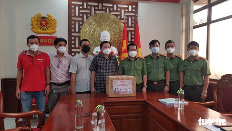 Báo Tuổi Trẻ trao tặng thiết bị y tế phòng, chống dịch COVID-19 cho tỉnh An Giang - Ảnh 2. Báo Tuổi Trẻ trao tặng thiết bị y tế phòng, chống dịch COVID-19 cho tỉnh An Giang - Ảnh 2.