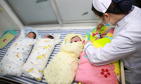 Các tỉnh thành Trung Quốc cho nghỉ hộ sản lâu hơn để tăng dân số - Ảnh 1. Các tỉnh thành Trung Quốc cho nghỉ hộ sản lâu hơn để tăng dân số - Ảnh 1.