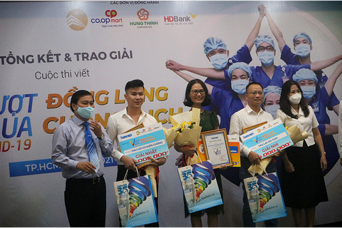 Trao giải cuộc thi Vượt qua dịch COVID-19 - Đồng lòng chống dịch - Ảnh 2. Trao giải cuộc thi Vượt qua dịch COVID-19 - Đồng lòng chống dịch - Ảnh 2.