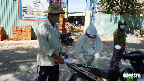 TP.HCM: Tự test dương tính không khai báo, lây cho người khác sẽ bị xử lý - Ảnh 1. TP.HCM: Tự test dương tính không khai báo, lây cho người khác sẽ bị xử lý - Ảnh 1.