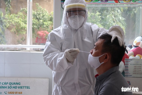 TP.HCM: Hướng dẫn mới về xét nghiệm cho người đi làm - Ảnh 1. TP.HCM: Hướng dẫn mới về xét nghiệm cho người đi làm - Ảnh 1.