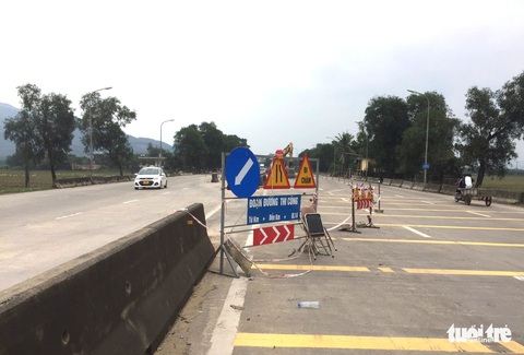 Tháo dỡ xong trạm thu phí Cầu Rác bỏ hoang trên quốc lộ 1 - Ảnh 2. Tháo dỡ xong trạm thu phí Cầu Rác bỏ hoang trên quốc lộ 1 - Ảnh 2.