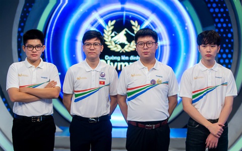Trao học bổng cho 4 thí sinh Đường lên đỉnh Olympia 2021 - Ảnh 1. Trao học bổng cho 4 thí sinh Đường lên đỉnh Olympia 2021 - Ảnh 1.