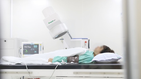 Bệnh viện Hoàn Mỹ Thủ Đức đưa máy tán sỏi ngoài cơ thể vào hoạt động - Ảnh 2. Bệnh viện Hoàn Mỹ Thủ Đức đưa máy tán sỏi ngoài cơ thể vào hoạt động - Ảnh 2.