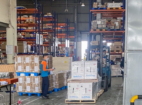 Hơn 2 triệu liều vắc xin COVID-19 Mỹ tặng về đến Việt Nam - Ảnh 1. Hơn 2 triệu liều vắc xin COVID-19 Mỹ tặng về đến Việt Nam - Ảnh 1.