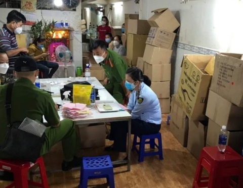 Cam go cuộc chiến chống hàng giả - Ảnh 1. Cam go cuộc chiến chống hàng giả - Ảnh 1.