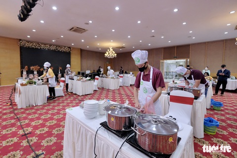 Đi tìm người nấu phở ngon khu vực phía Bắc: Cuộc tranh tài của những người đam mê phở - Ảnh 2. Đi tìm người nấu phở ngon khu vực phía Bắc: Cuộc tranh tài của những người đam mê phở - Ảnh 2.