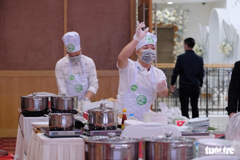 Đi tìm người nấu phở ngon khu vực phía Bắc: Cuộc tranh tài của những người đam mê phở - Ảnh 10. Đi tìm người nấu phở ngon khu vực phía Bắc: Cuộc tranh tài của những người đam mê phở - Ảnh 10.