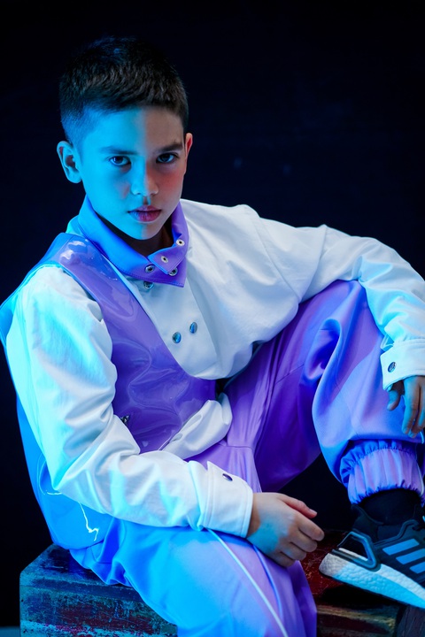 Rapper nhí 9 tuổi Shumo trổ tài sáng tác, hát và nhảy - Ảnh 2. Rapper nhí 9 tuổi Shumo trổ tài sáng tác, hát và nhảy - Ảnh 2.
