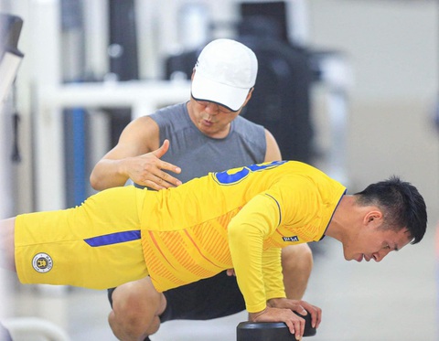 Chiều nay 27-11, Hùng Dũng lên tuyển dự AFF Suzuki Cup 2020 - Ảnh 1. Chiều nay 27-11, Hùng Dũng lên tuyển dự AFF Suzuki Cup 2020 - Ảnh 1.