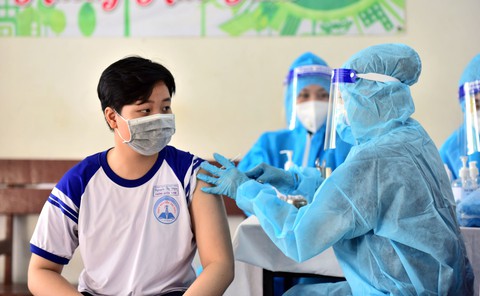 Tin sáng 24-12: TP.HCM phát hiện 24.420 người thuộc nhóm nguy cơ nhưng chưa tiêm vắc xin COVID-19 - Ảnh 4. Tin sáng 24-12: TP.HCM phát hiện 24.420 người thuộc nhóm nguy cơ nhưng chưa tiêm vắc xin COVID-19 - Ảnh 4.
