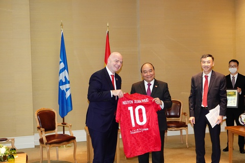 Chủ tịch nước Nguyễn Xuân Phúc gặp Chủ tịch FIFA Gianni Infatino - Ảnh 8. Chủ tịch nước Nguyễn Xuân Phúc gặp Chủ tịch FIFA Gianni Infatino - Ảnh 8.