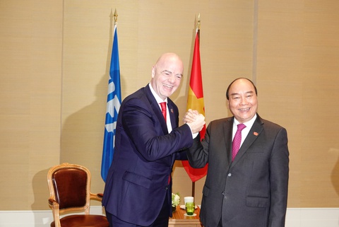 Chủ tịch nước Nguyễn Xuân Phúc gặp Chủ tịch FIFA Gianni Infatino - Ảnh 1. Chủ tịch nước Nguyễn Xuân Phúc gặp Chủ tịch FIFA Gianni Infatino - Ảnh 1.