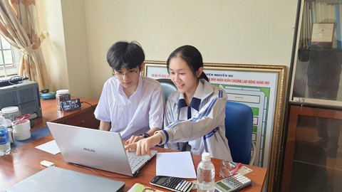 5 thí sinh và đội thi xuất sắc giành giải nhất Hội thi tin học trẻ toàn quốc lần thứ 27 - Ảnh 1. 5 thí sinh và đội thi xuất sắc giành giải nhất Hội thi tin học trẻ toàn quốc lần thứ 27 - Ảnh 1.