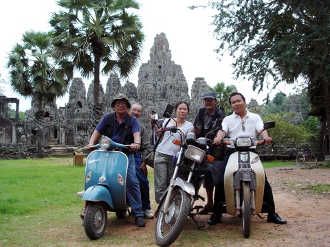 Chiếc Vespa vượt Trường Sơn ra Hà Nội lấy tấm bản đồ, vượt biên giới đến Phnom Penh - Ảnh 10. Chiếc Vespa vượt Trường Sơn ra Hà Nội lấy tấm bản đồ, vượt biên giới đến Phnom Penh - Ảnh 10.