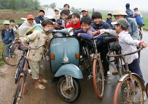 Chiếc Vespa vượt Trường Sơn ra Hà Nội lấy tấm bản đồ, vượt biên giới đến Phnom Penh - Ảnh 5. Chiếc Vespa vượt Trường Sơn ra Hà Nội lấy tấm bản đồ, vượt biên giới đến Phnom Penh - Ảnh 5.