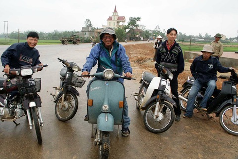 Chiếc Vespa vượt Trường Sơn ra Hà Nội lấy tấm bản đồ, vượt biên giới đến Phnom Penh - Ảnh 6. Chiếc Vespa vượt Trường Sơn ra Hà Nội lấy tấm bản đồ, vượt biên giới đến Phnom Penh - Ảnh 6.