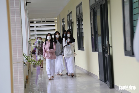 Học sinh lớp 10, 11 Đà Nẵng trở lại trường, thầy cô phải ‘làm tư tưởng’ cho phụ huynh - Ảnh 3. Học sinh lớp 10, 11 Đà Nẵng trở lại trường, thầy cô phải ‘làm tư tưởng’ cho phụ huynh - Ảnh 3.