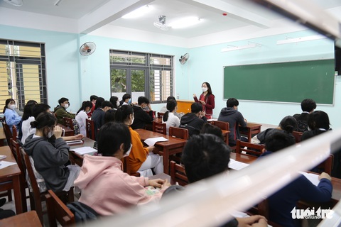Học sinh lớp 10, 11 Đà Nẵng trở lại trường, thầy cô phải ‘làm tư tưởng’ cho phụ huynh - Ảnh 1. Học sinh lớp 10, 11 Đà Nẵng trở lại trường, thầy cô phải ‘làm tư tưởng’ cho phụ huynh - Ảnh 1.