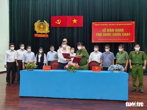 Công an TP.HCM bàn giao trụ nước chữa cháy cho Tổng công ty Cấp nước Sài Gòn - Ảnh 1. Công an TP.HCM bàn giao trụ nước chữa cháy cho Tổng công ty Cấp nước Sài Gòn - Ảnh 1.